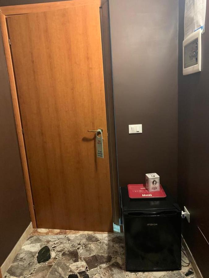 Mo' Affittacamere-Tavola Calda-Caffetteria Monteiasi Bagian luar foto